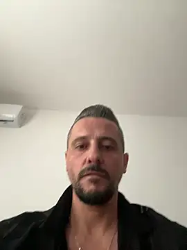 Czat XXX na żywo – InsaneMattt