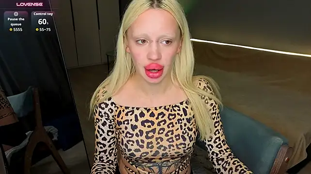 Chat +18 de Luna_Beverly ao vivo