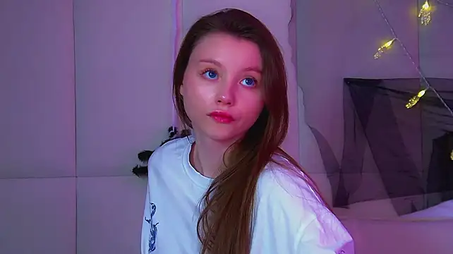 KeiraAsti's Live XXX Chat