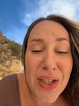 XXX chat uživo modela Mona_Plus