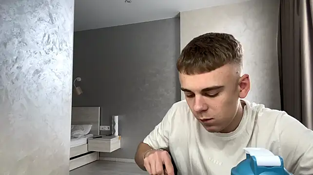 SoloFury 라이브 XXX 채팅