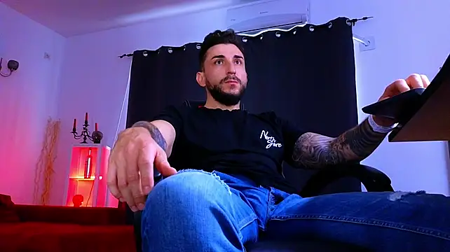 MightyAaron66 Live XXX Chat