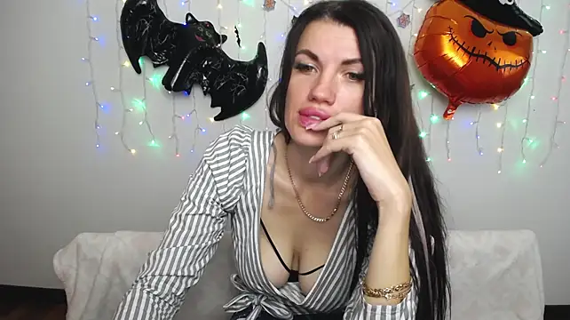 MilaLoona Chat XXX in diretta