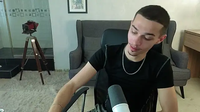 Chatroom XXX en direct de KaydenDrew