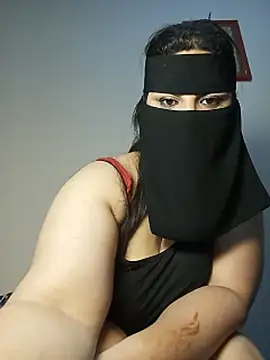 fati35flou Adlı Modelin Canlı XXX Sohbeti
