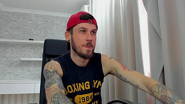 JonahShaw Adlı Modelin Canlı XXX Sohbeti