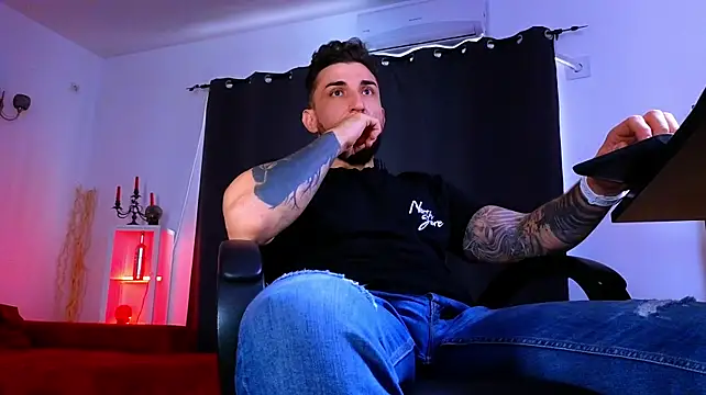 MightyAaron66 – Naživo XXX chat