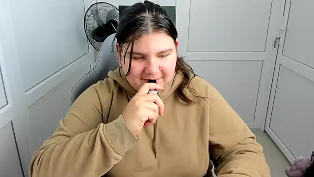 PhoenixFly Chat XXX live