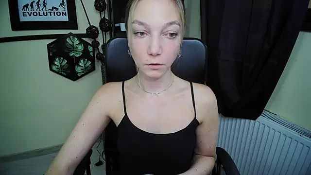 EmillyPlay Chat XXX in diretta