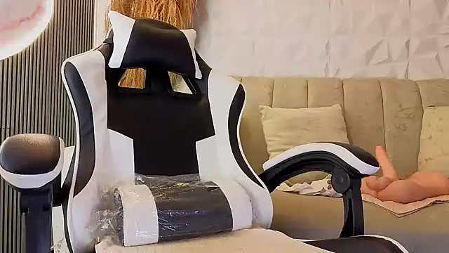 HilaryThomson2 Live XXX-Chat