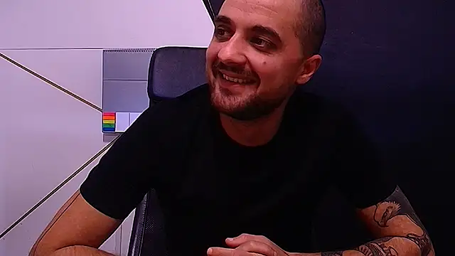 Czat XXX na żywo – JamesMyerss