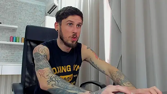 Онлайн чат XXX JonahShaw