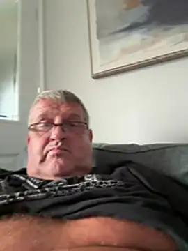 Chat +18 de Daddystrokes4u ao vivo