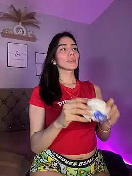 StarLovee Adlı Modelin Canlı XXX Sohbeti