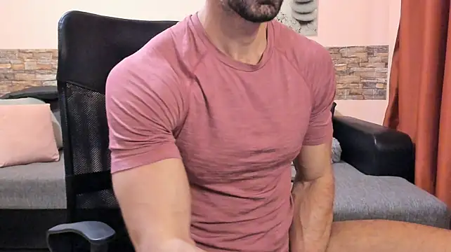 HotHunkTrainer's Live XXX Chat