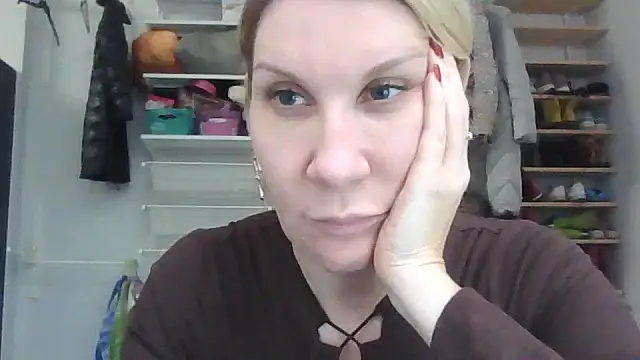 Melavique Live XXX-chat