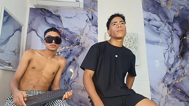 RED_ZONE_BOYS' Live XXX Chat