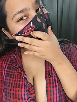YOUR_GF_ Adlı Modelin Canlı XXX Sohbeti