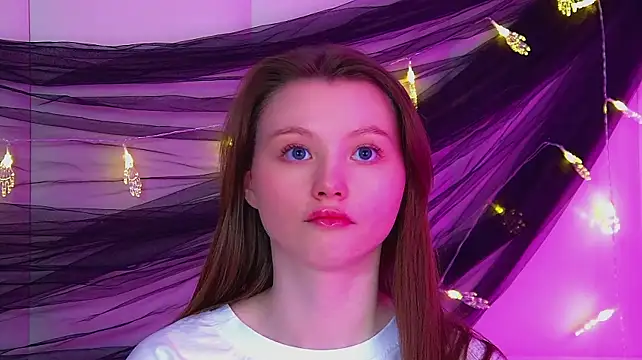 KeiraAsti Adlı Modelin Canlı XXX Sohbeti