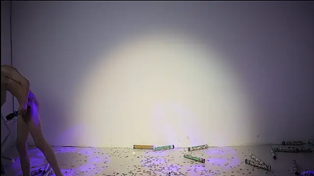 XXX chat uživo modela DND-588
