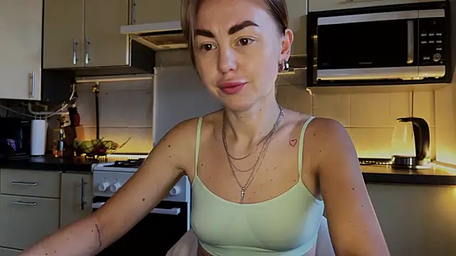 Marta_KellyのライブXXXチャット