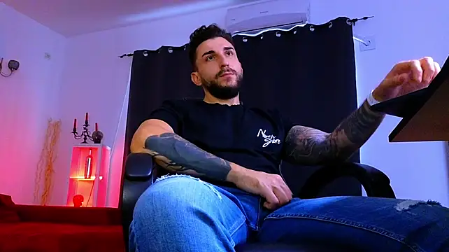 MightyAaron66 Live XXX-chat