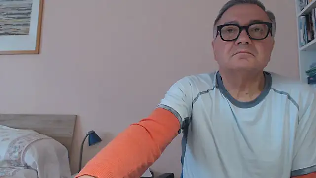 YOU6men Live XXX chat