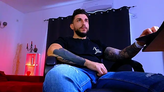 MightyAaron66 লাইভ XXX চ্যাট