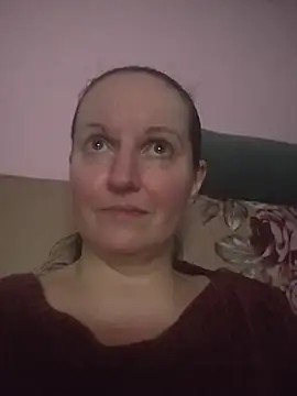 BustyLadyAlma élő XXX-chatje