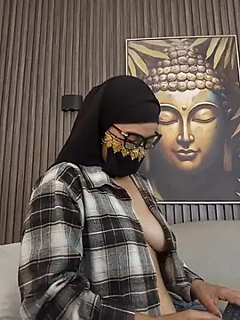 แชท XXX สดของ LilMalak