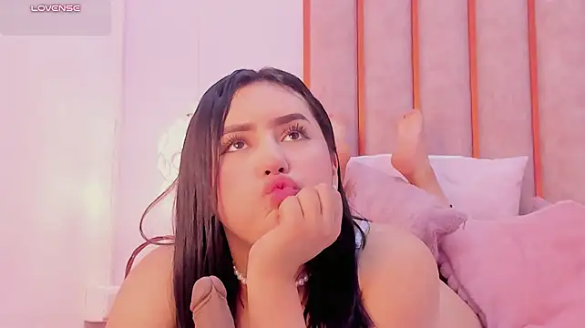 Zoe_Monrow's Live XXX Chat