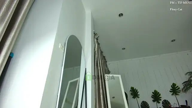 Flexxy_cat's Live XXX Chat