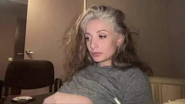 PriscillaOstlie Obrolan Langsung XXX