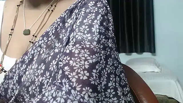 sunitha-3 élő XXX-chatje