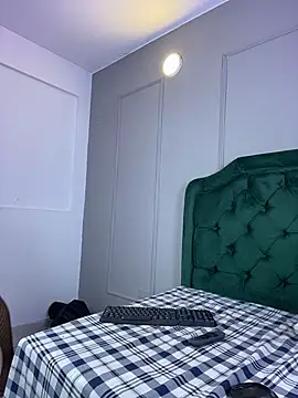 Chat +18 de ALESSIAMONROE_CR ao vivo