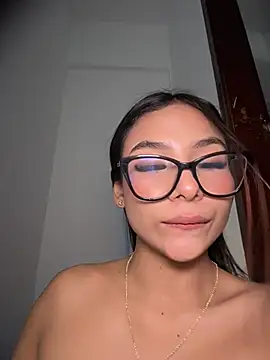 amira_cute2's Live XXX Chat