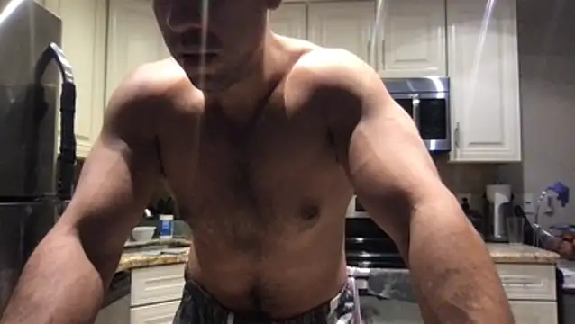 XXX chat uživo modela BigGuyMuscle
