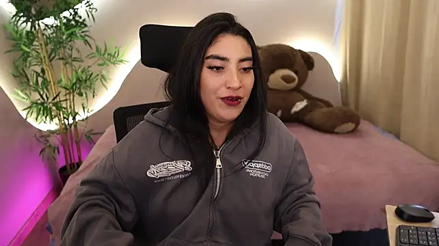 Emma_Lirys Chat XXX in diretta
