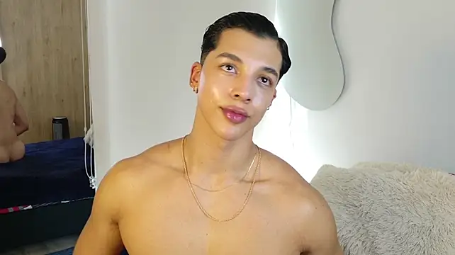 Troye_Williams XXX чат на живо