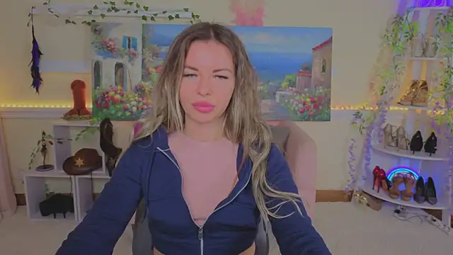 Real_Tini: онлайн-секс-чат