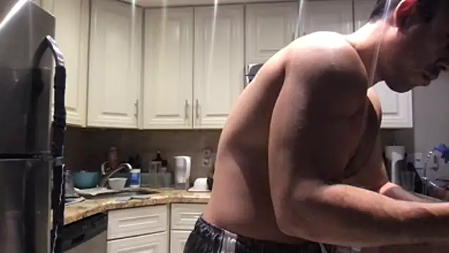 دردشة BigGuyMuscle الجنسية المباشرة