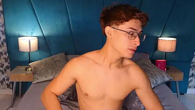 Aaron_Eze Adlı Modelin Canlı XXX Sohbeti
