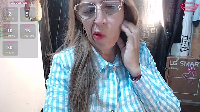 Chat +18 de Chayla_Ruiz ao vivo