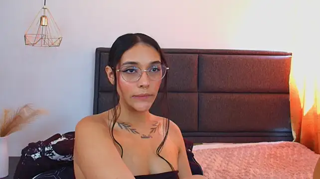 AuroraNoir_'s Live XXX Chat