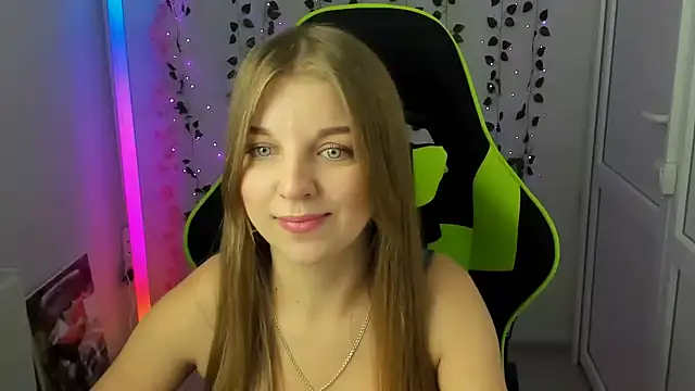 LuckyKinsley élő XXX-chatje