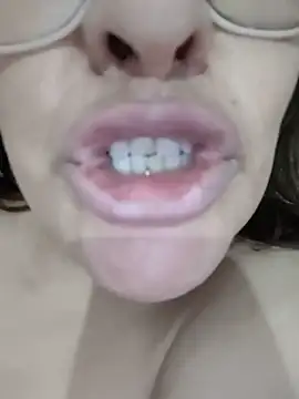 AlexxiaaMat Adlı Modelin Canlı XXX Sohbeti