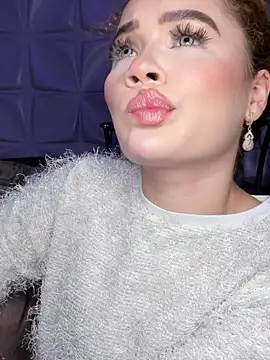 _LittleLia's Live XXX Chat