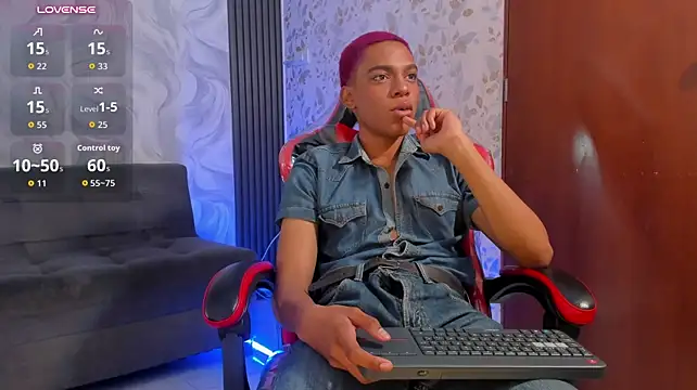 צ'אט XXX בשידור חי של luccas_lowee