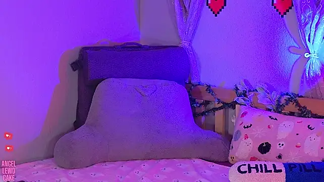 Chatroom XXX en direct de Angel-Lewd-Cake