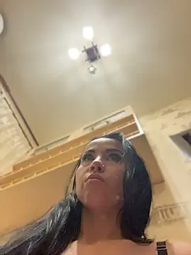 CrazzyChicks' Live XXX Chat